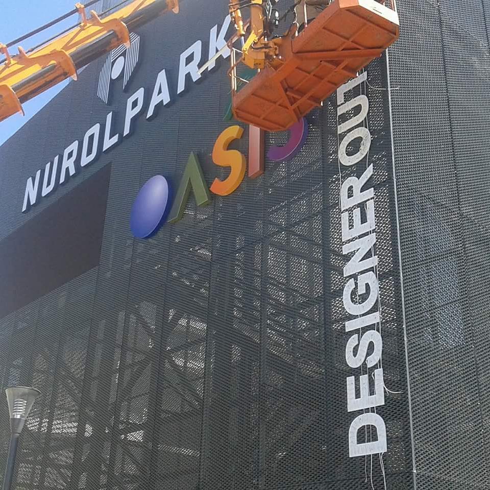 Modern ve ferah bir odaya uygulanan i�� cephe boyası